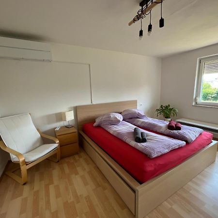 Sonnige 3 Zimmer Wohnung mit schönem Balkon im Grünen Reutlingen Exterior foto