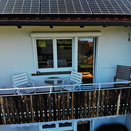 Sonnige 3 Zimmer Wohnung mit schönem Balkon im Grünen Reutlingen Exterior foto
