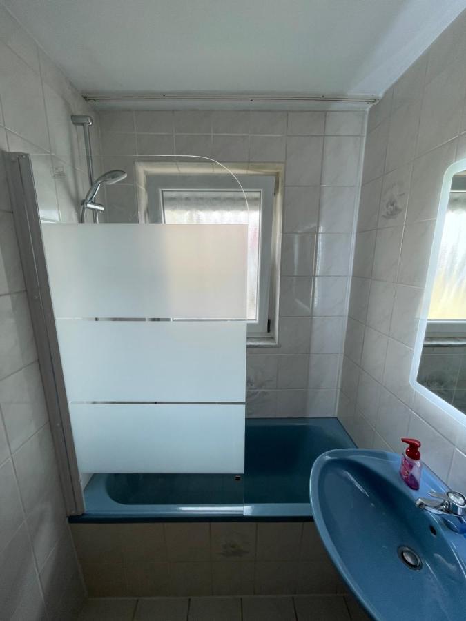 Sonnige 3 Zimmer Wohnung mit schönem Balkon im Grünen Reutlingen Exterior foto