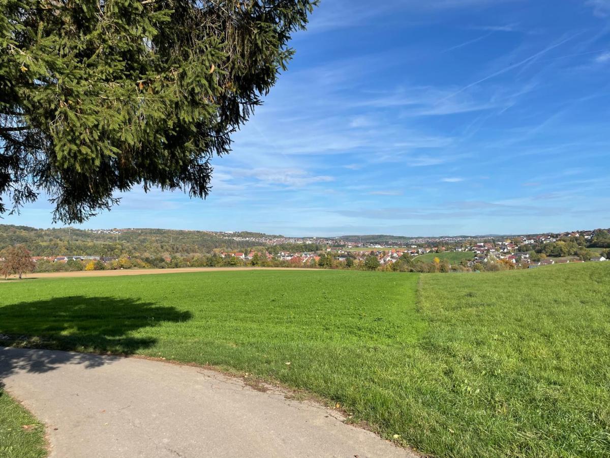 Sonnige 3 Zimmer Wohnung mit schönem Balkon im Grünen Reutlingen Exterior foto
