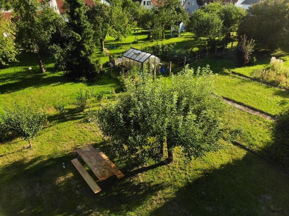Sonnige 3 Zimmer Wohnung mit schönem Balkon im Grünen Reutlingen Exterior foto