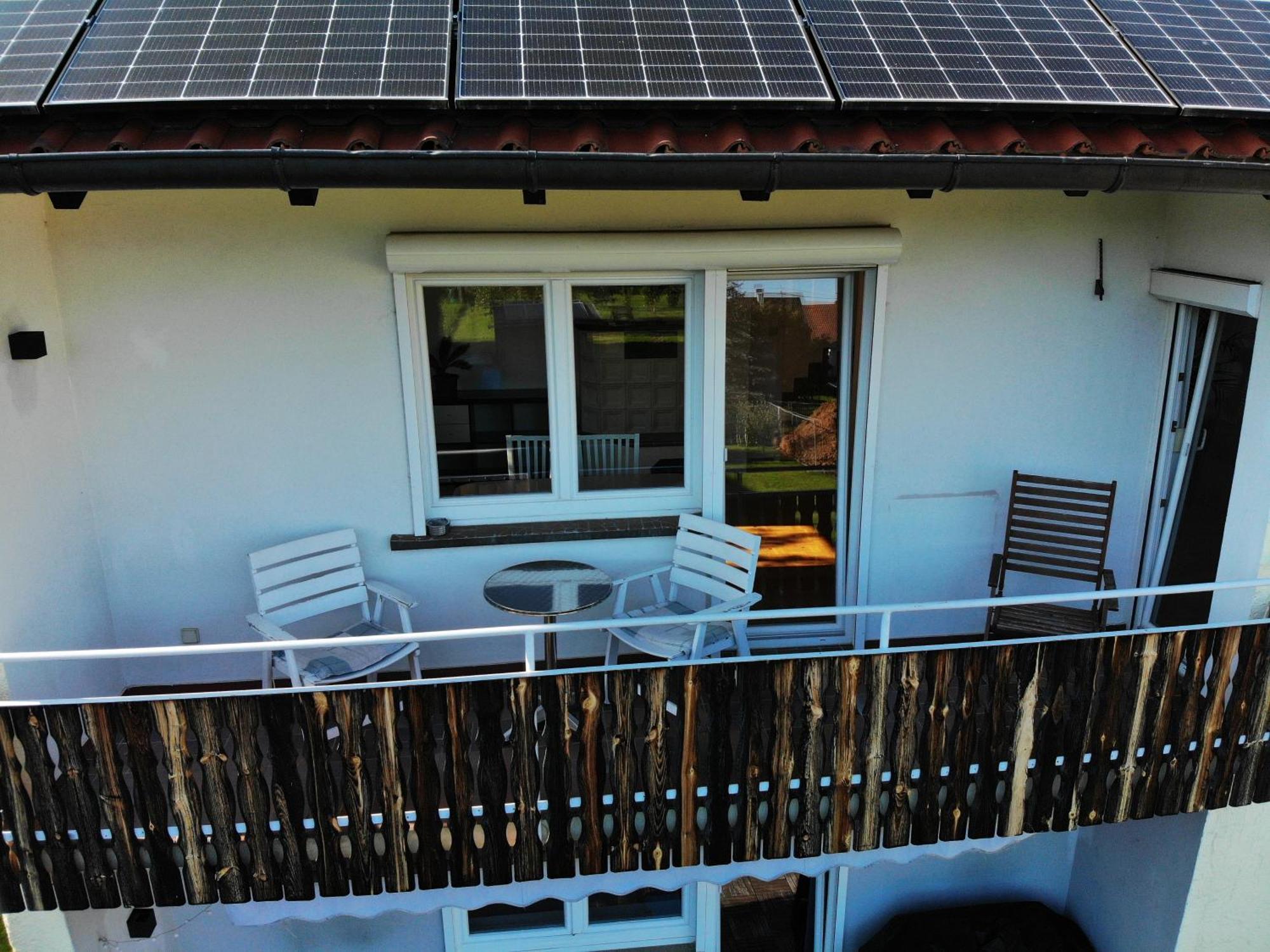 Sonnige 3 Zimmer Wohnung mit schönem Balkon im Grünen Reutlingen Exterior foto